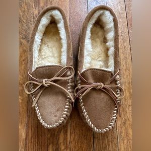 NWOT Sheepskin Moccasin Slippers